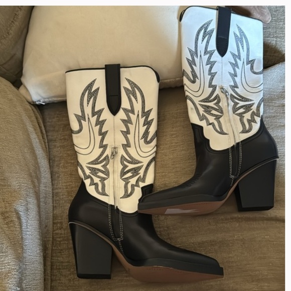 NWOT Dolce Vita Blanch Boots - Picture 3 of 5